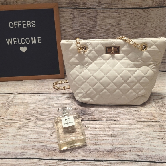 ✨️ White Quilted Vegan leather small tote✨️ - Picture 3 of 12